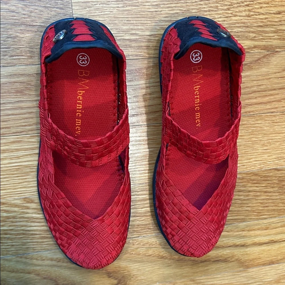 bernie mev. Kids woven Mary Jane slip on little Red Dress Shoes 1.5-2 kids new